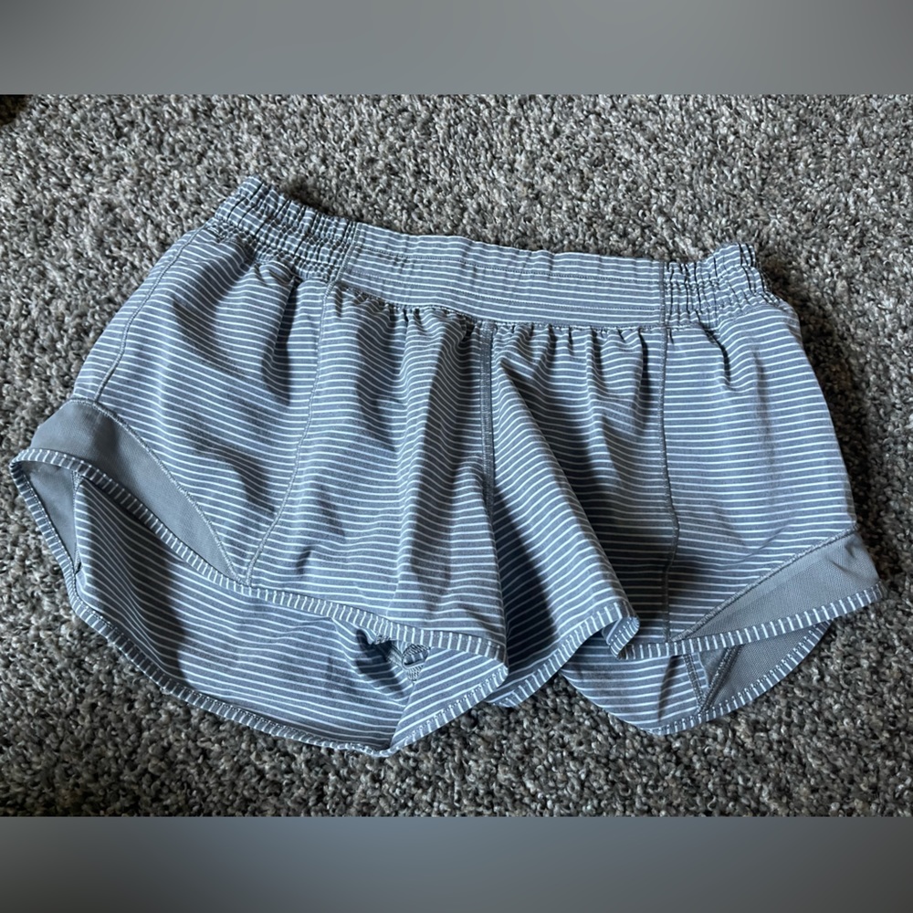 Lululemon Hotty Hot Low-Rise Lined Short 2.5”